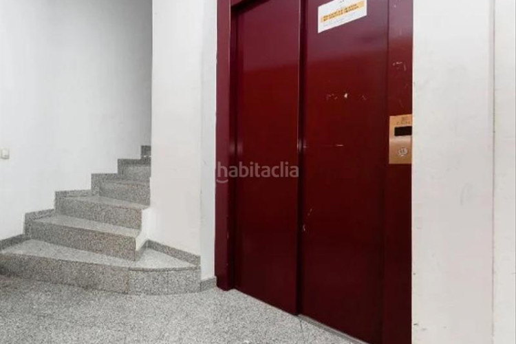 Piso (barcelona). "okupado" (no se puede visitar ni hipotecar). en Terrassa