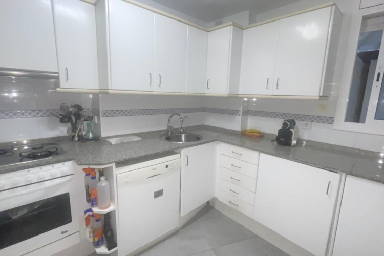 Plau00E7a del Mestre Serrat, Sant Pere