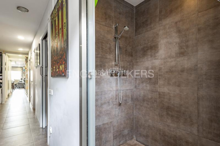 Casa espectacular casa adosada con 2 plazas de garaje en Terrassa