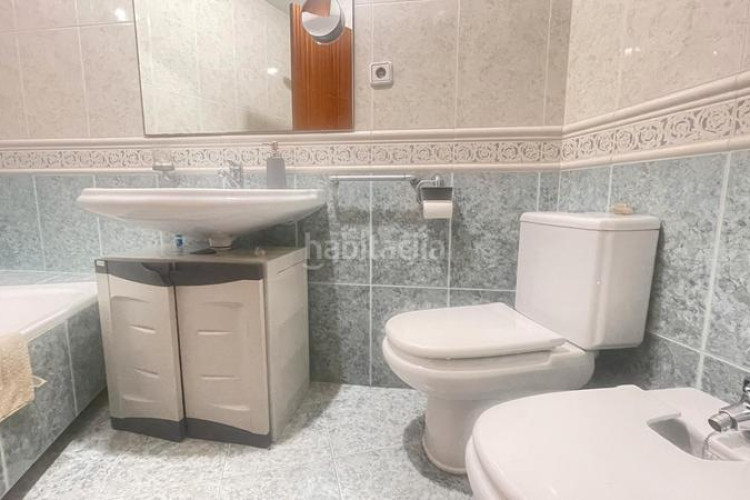 Piso zona de sant pere. piso de 3habs. + 2lav. + balcón + trastero + piscina comunitaria en Terrassa