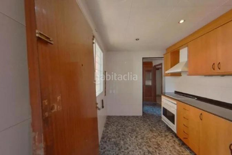 Piso (barcelona). "okupado" (no se puede visitar ni hipotecar). en Terrassa