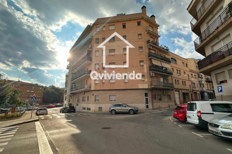 Piso  en planta baja de 3 habitaciones, todo exterior, La Cogullada en Terrassa