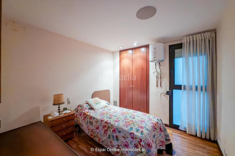 Piso vive en sant pere piso de 88 m con 3 habitaciones, 2 baños y salón luminoso. ubicación ideal cerca de todo en Terrassa