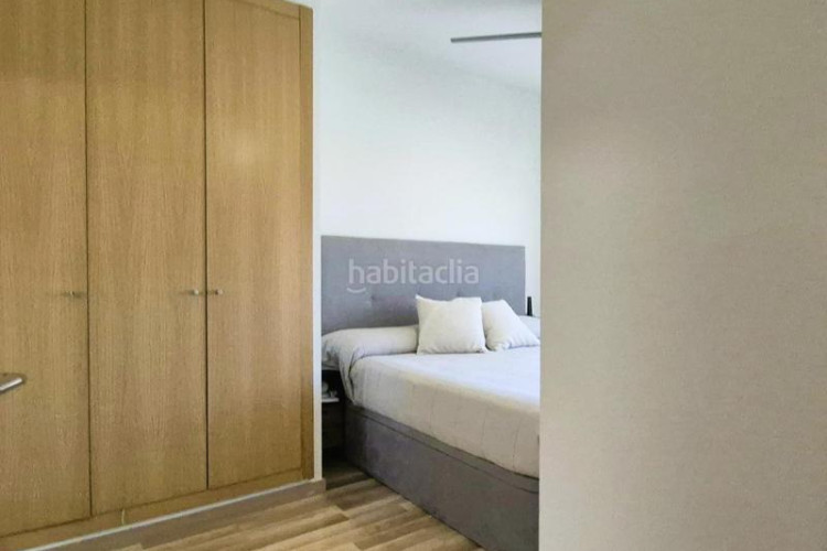 Piso edifici blau cel 3 hab amb 12 m2 sud al costat estacio est en Terrassa
