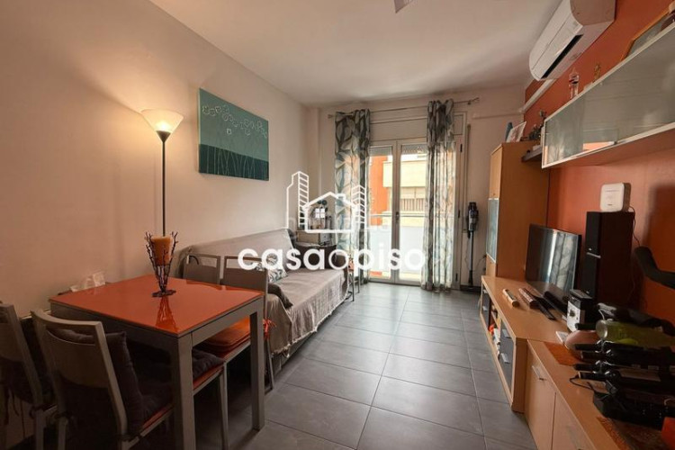 Piso acogedor piso seminuevo en ca nanglada con mucha luz, cocina americana, orientación este y construido en 2009. ideal para invertir en Terrassa