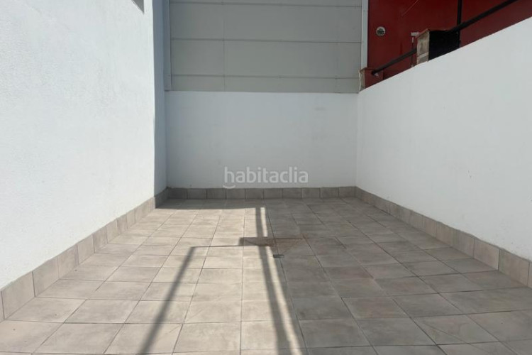 Piso planta baja de obra nueva con patio de 53 m2 junto rambla del pare alegre en Terrassa