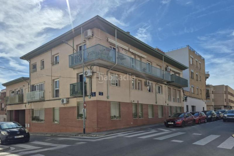 Piso pis de 4 hab amb parquing i espectacular de traster 25 m2 a la gripia en Terrassa