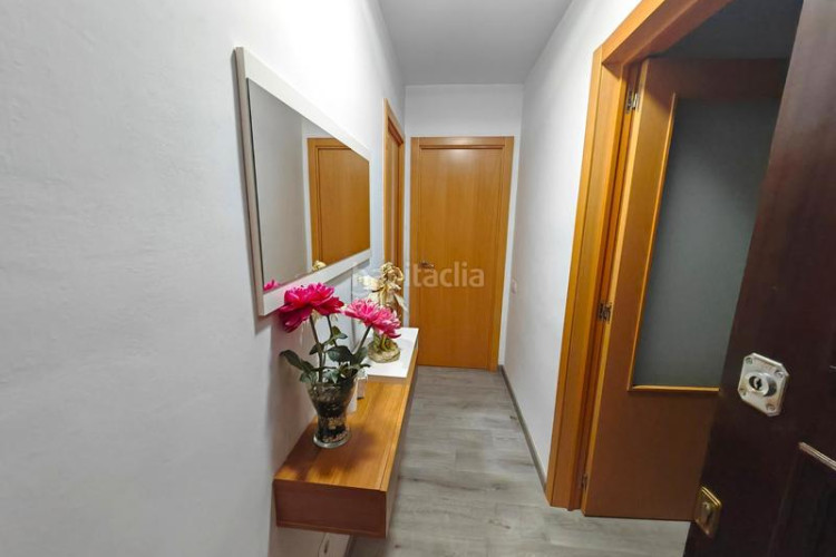 Casa zona de la grípia. casa adosada de 3 plantas + 4habs. + 2lav. + terraza + patio en Terrassa
