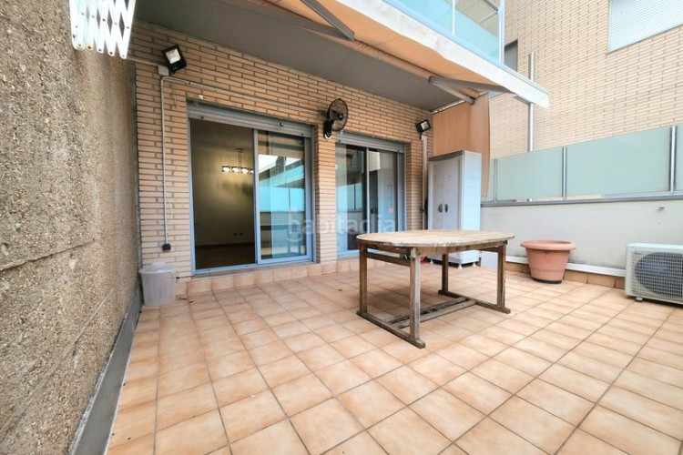 Piso terraza a pie de comedor en Les Arenes - La Grípia - Can Montllor Terrassa