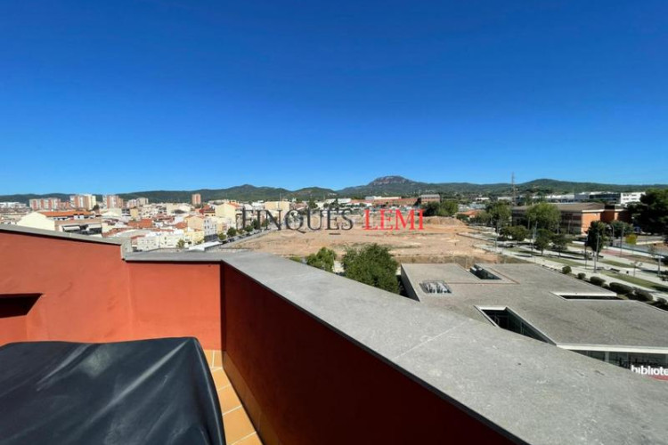 Piso dúplex de lujo con ascensor, terraza y acabados premium en Terrassa