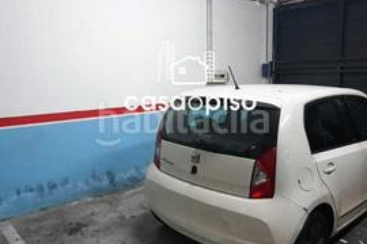 Dúplex  seminuevo en ca nanglada, 2 dormitorios, 2 baños, terraza de 15m y garaje. buena ubicación y vistas despejadas. ven a visit en Terrassa