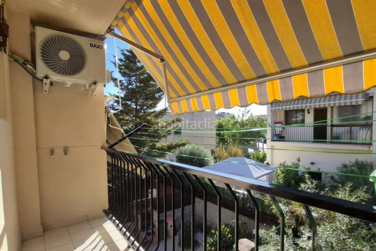 Casa magnifica unifamiliar de 230 m2 con garaje 3 coches, 3 dormitorios dobles, espectacular estudio 55 m2 y patio en Terrassa