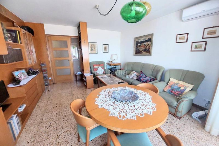 Piso gran piso en el barrio de sant pedro, 4 habitaciones. entrega inmediata en Terrassa