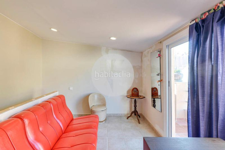 Casa exclusiva casa de tres plantas y un estudio a tan solo 5 minutos del centro en Terrassa