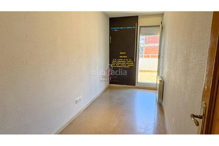 Ático  en venta tocando avda. jaume 1 de 105m construidos con salida a terraza de 18m a pie de comedor. en Terrassa
