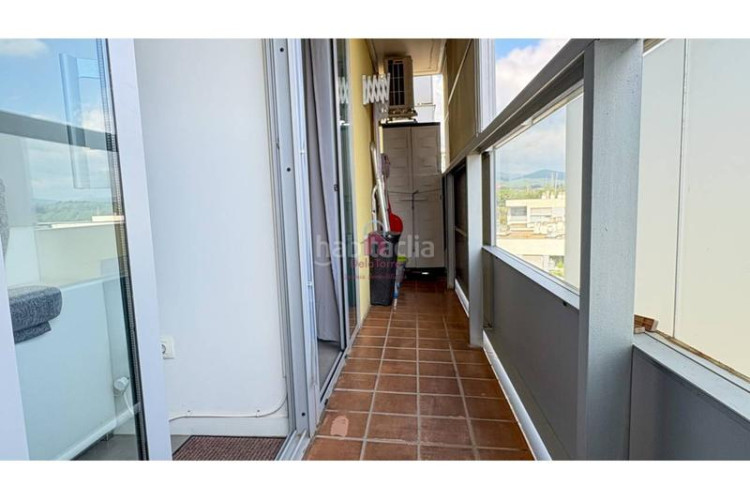 Piso  en venta con balcón a pie de comedor, parking y trastero, listo para entrar a vivir! en Terrassa