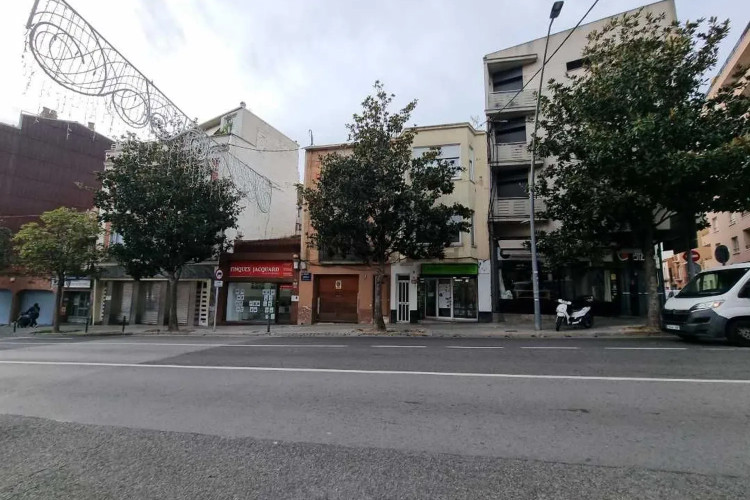 Chalet pareado en carretera de Castellar