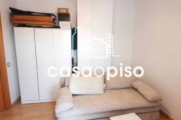 Dúplex  seminuevo en ca nanglada, 2 dormitorios, 2 baños, terraza de 15m y garaje. buena ubicación y vistas despejadas. ven a visit en Terrassa