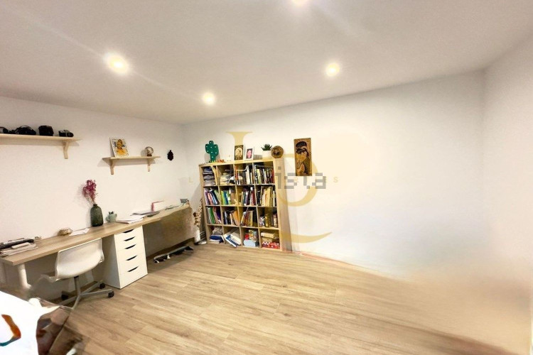 Chalet adosado en venta en Calle de Solsona