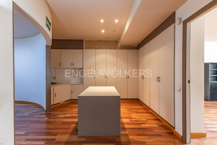 Apartamento gran oportunidad para crear tu hogar en el centro 131m2 en Terrassa