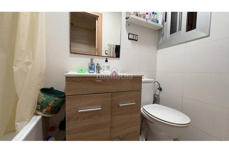 Piso  en venta tocando a passeig 22 juliol de 70m construidos de 3 habitaciones con ascensor y salida a balcón. en Terrassa