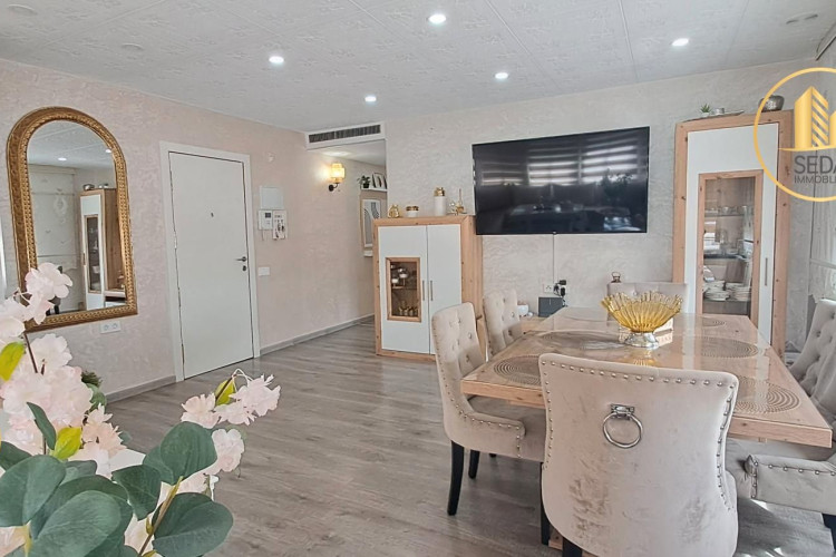 Carrer de la Mare de Du00E9u del Carme, Ca n'Anglada