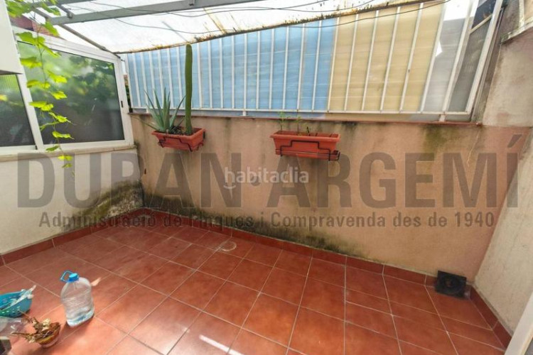 Casa  dos viviendas independientes en venta en la gripia les arenes en Terrassa