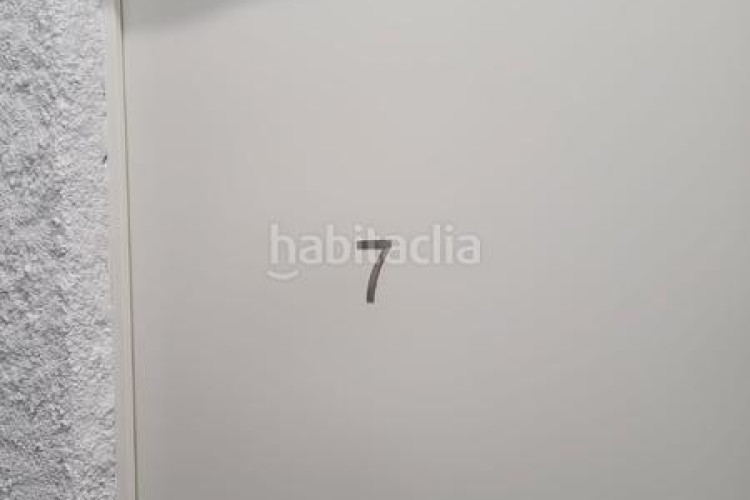 Piso en carrer de topete 52 precioso piso muy luminoso en inmejorable ubicación: consta de un salón-comedor, cocina, 3 habitaciones, baño, aseo, balcón y tra. en Terrassa