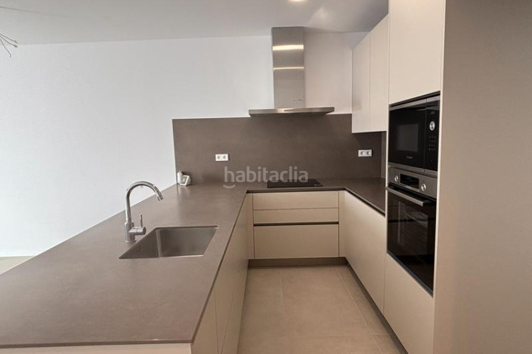 Casa en carrer de las navas de tolosa 87 exclusiva casa a estrenar con piscina privada en Terrassa