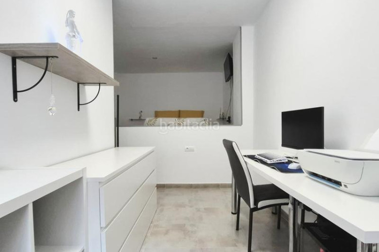 Planta baja  seminueva de 3 hab con patio de 60 m2 sur en rambla francesc macia en Terrassa