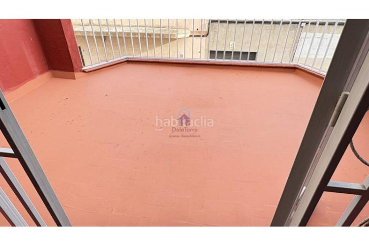 Casa  en venta en la gripia, en carrer borges blanques de 220m construidos con salida a patio de 40m, tres terrazas y en Terrassa