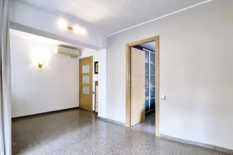 Piso cantoner de 115 m2 i 4 hab al carrer faraday a 100 metres de la plaça del progres en Terrassa
