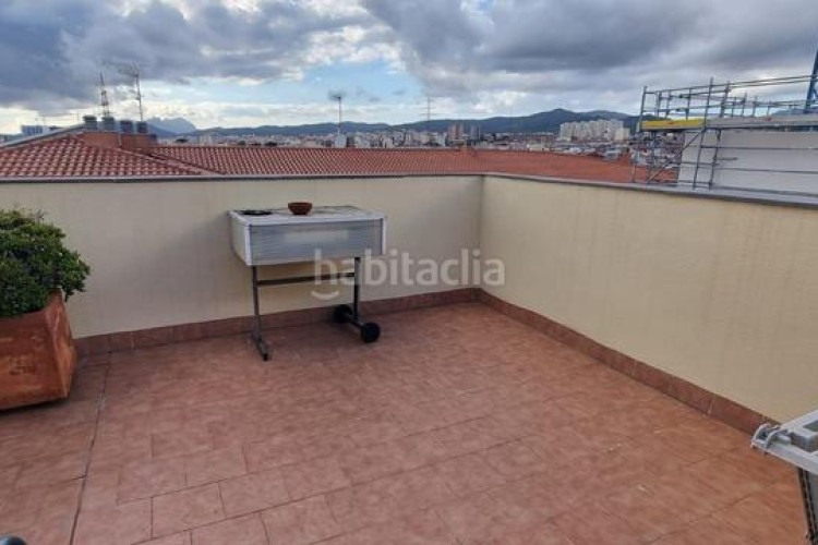 Dúplex  luminoso con 2 terrazas en la gripia en Terrassa