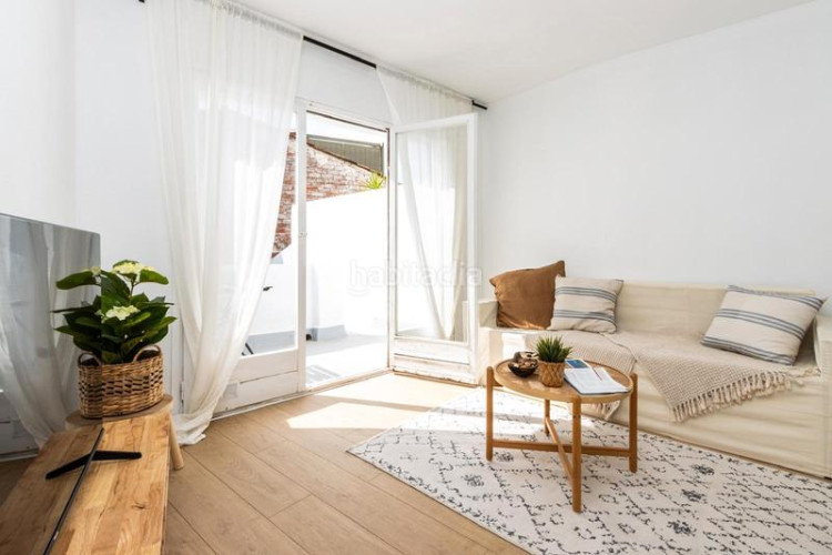 Dúplex vivienda tipo dúplex de 2habs. + garaje + patio. zona Segle XX en Terrassa