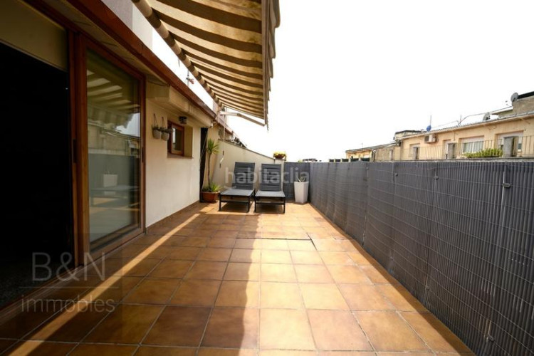 Dúplex un hogar con espacios amplios, una espectacular terraza, balcón y tres dormitorios en Terrassa