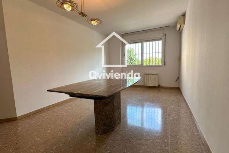 Piso  en planta baja de 3 habitaciones, todo exterior, La Cogullada en Terrassa