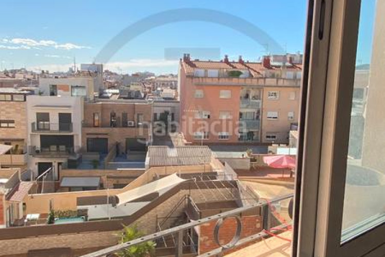 Piso muy amplio y reformado! en San Pere Terrassa