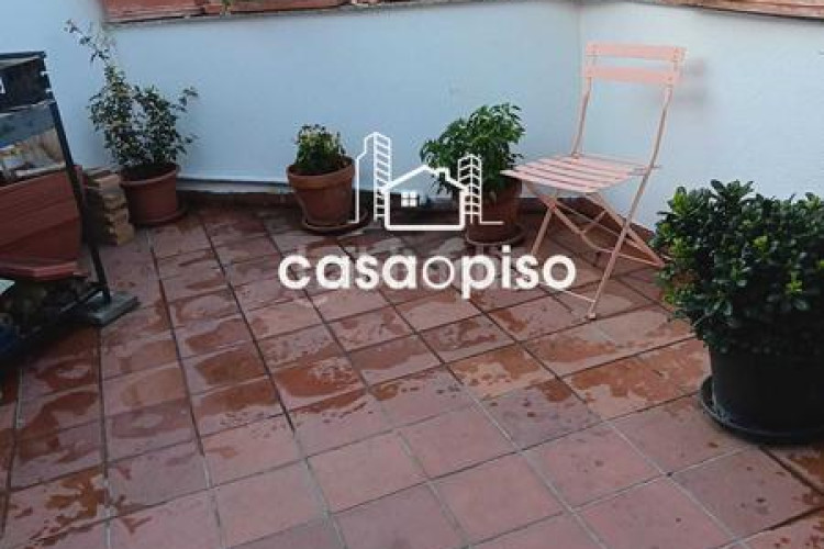 Dúplex  seminuevo en ca nanglada, 2 dormitorios, 2 baños, terraza de 15m y garaje. buena ubicación y vistas despejadas. ven a visit en Terrassa