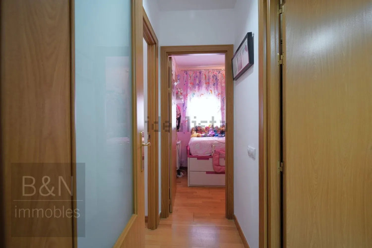 ¡Te vas a enamorar de su carácter! Amplio, luminoso, con zona comunitaria, párquing y trastero.