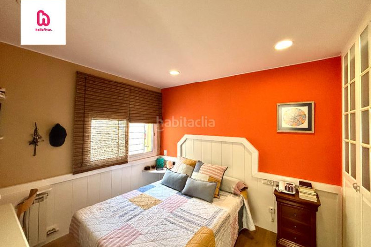 Ático  dúpex con terraza balcón y plaza de parking en Terrassa