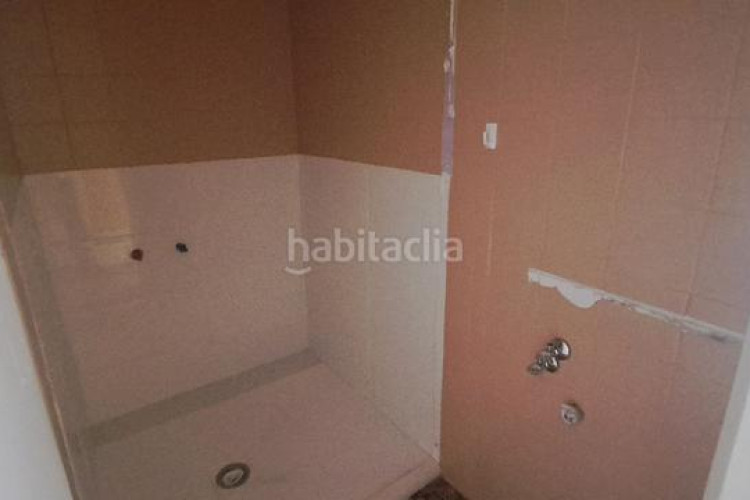 Piso  todo exterior con balcón y ascensor! en ca n anglada en Terrassa
