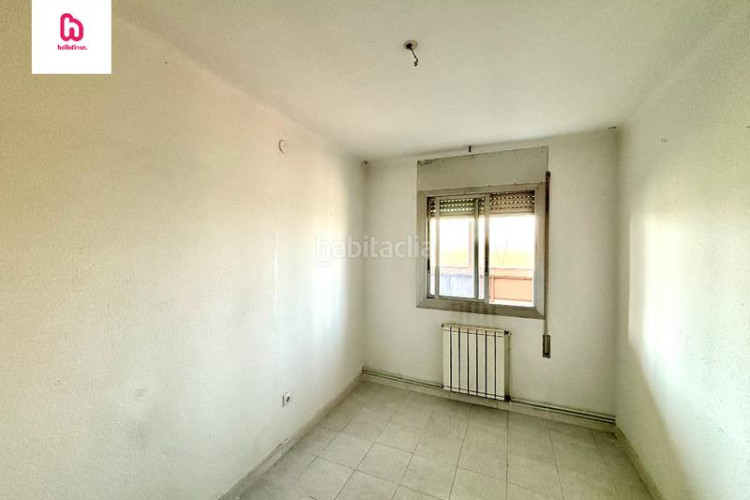 Piso  de 4 habitaciones con lavadero galería y balcón en Terrassa