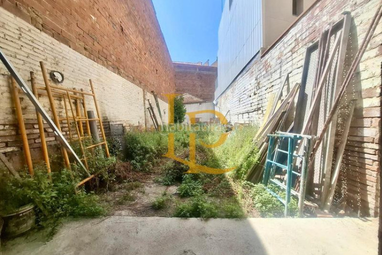 Casa  de pueblo independiente en construccion para acabar a tu gusto en Terrassa