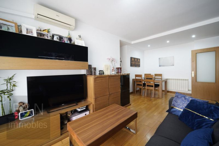 Piso te vas a enamorar de su carácter! amplio, luminoso, con zona comunitaria y plaza de párquing con trastero en Terrassa