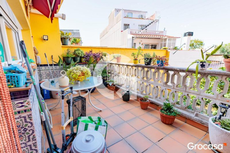 Casa amplia casa para dos familias en Les Arenes - La Grípia - Can Montllor Terrassa