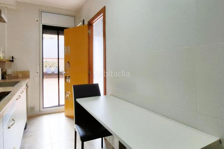 Planta baja  seminueva de 3 hab con patio de 60 m2 sur en rambla francesc macia en Terrassa