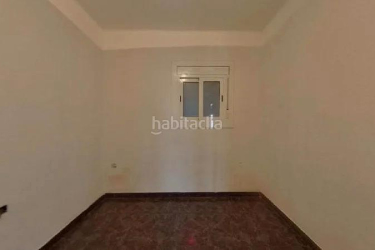 Piso errassa (barcelona). "okupado" (no se puede visitar ni hipotecar). en Terrassa