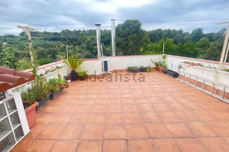 Casa independiente en carretera de Rellinars