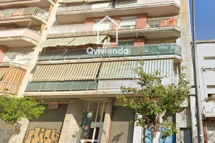 Piso  de 3 hab ocupado en ctra castellar, 490, en Terrassa