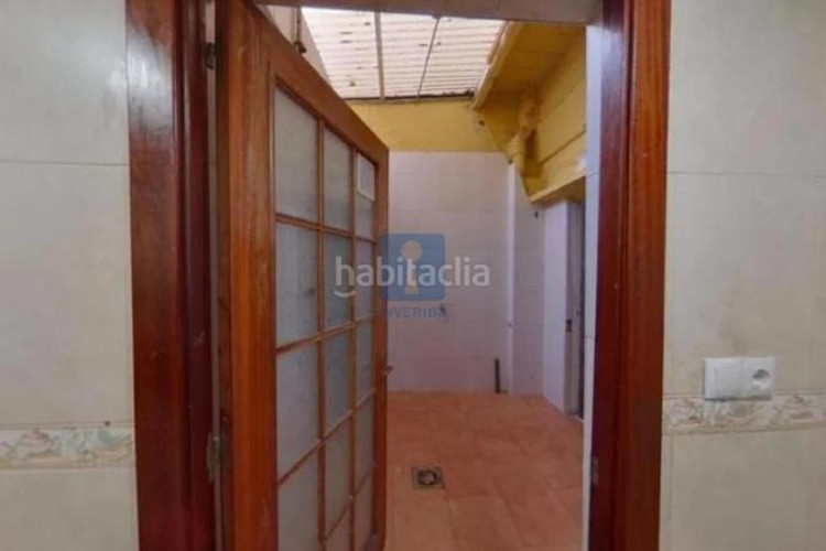 Piso inmueble ilegalmente okupado situado en la calle sant crispi 138, bajos 1, , barcelona en Terrassa